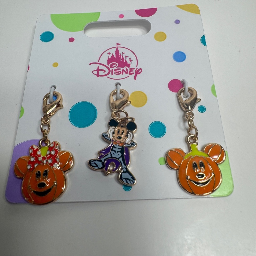 NWT. Disney Parks Halloween Mickey and Minnie Charm and pumpkin charm